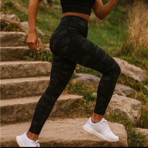 Athleta Ultimate Camo 7/8 Tights Leggings